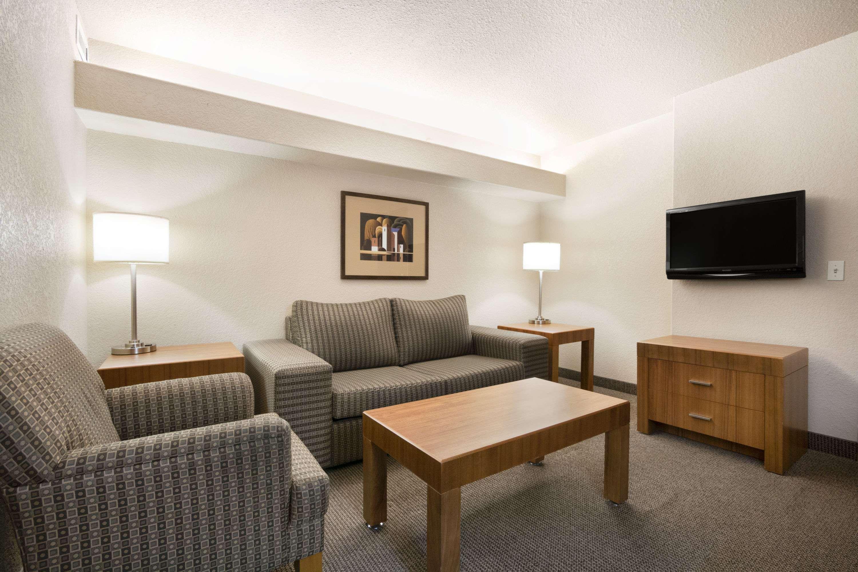 Days Inn By Wyndham Calgary Airport Buitenkant foto