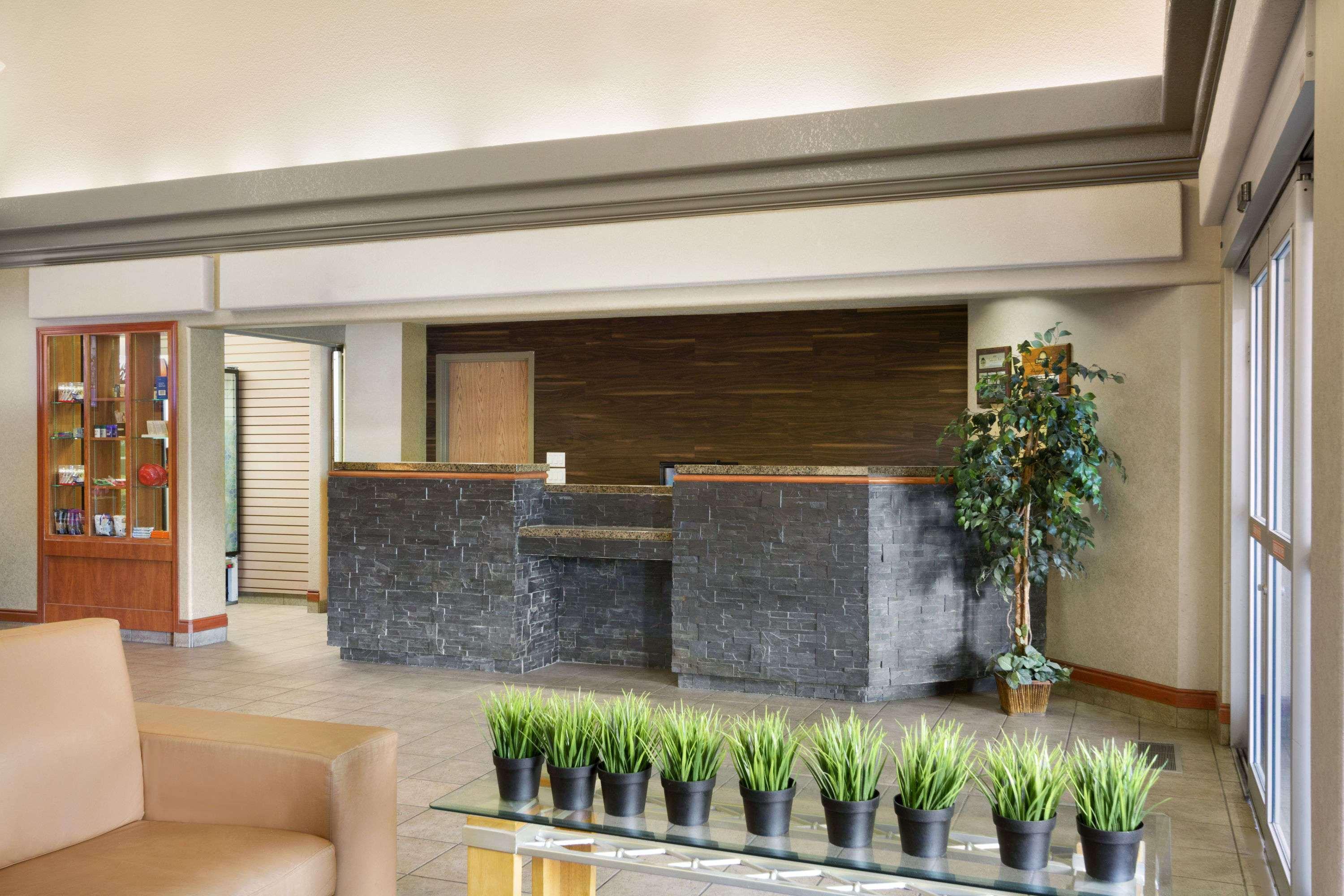 Days Inn By Wyndham Calgary Airport Buitenkant foto