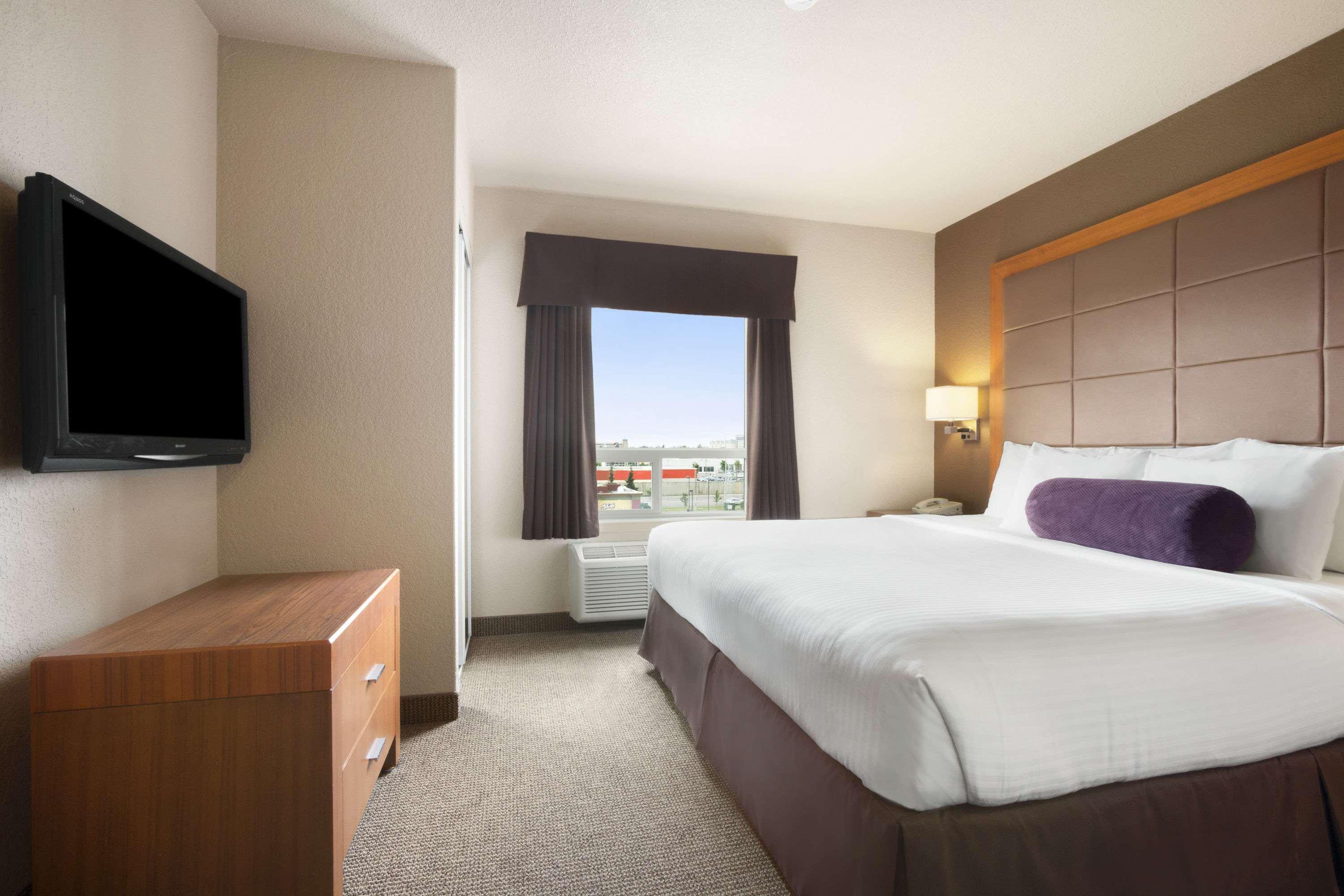 Days Inn By Wyndham Calgary Airport Buitenkant foto