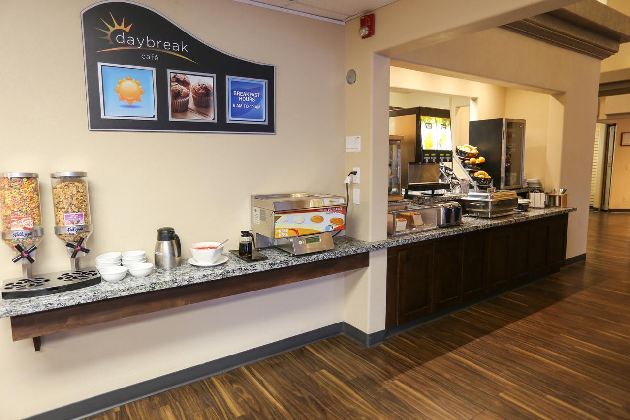 Days Inn By Wyndham Calgary Airport Buitenkant foto