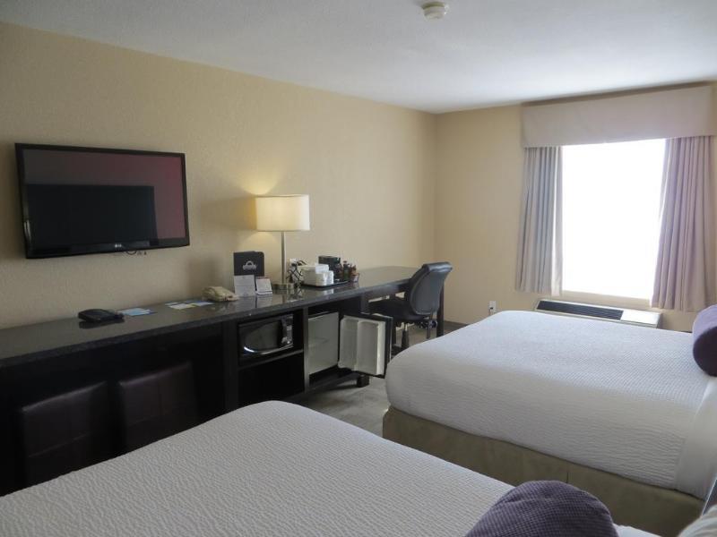 Days Inn By Wyndham Calgary Airport Buitenkant foto